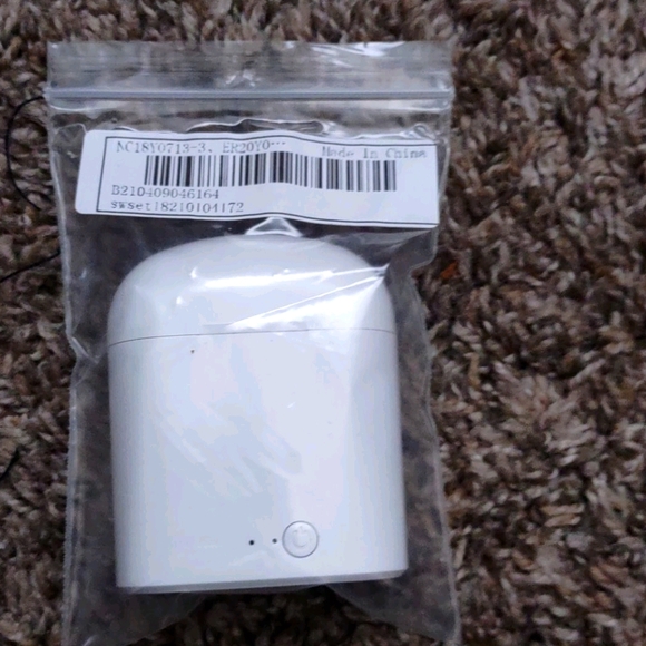 Airpods - Picture 1 of 2